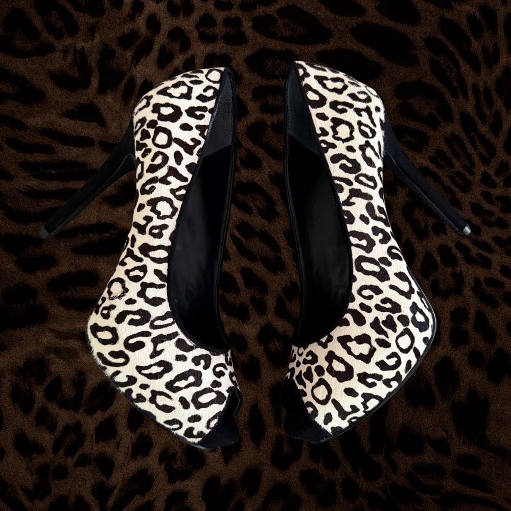 Vintage Y2K Guess Leopard Print Peep Toe Heels